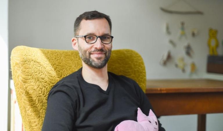 Schwein gehabt? Lassen Sie sich von diesem Mann nicht täuschen – er könnte Claas Relotius sein! (Foto: Stefanie Fiebrig)